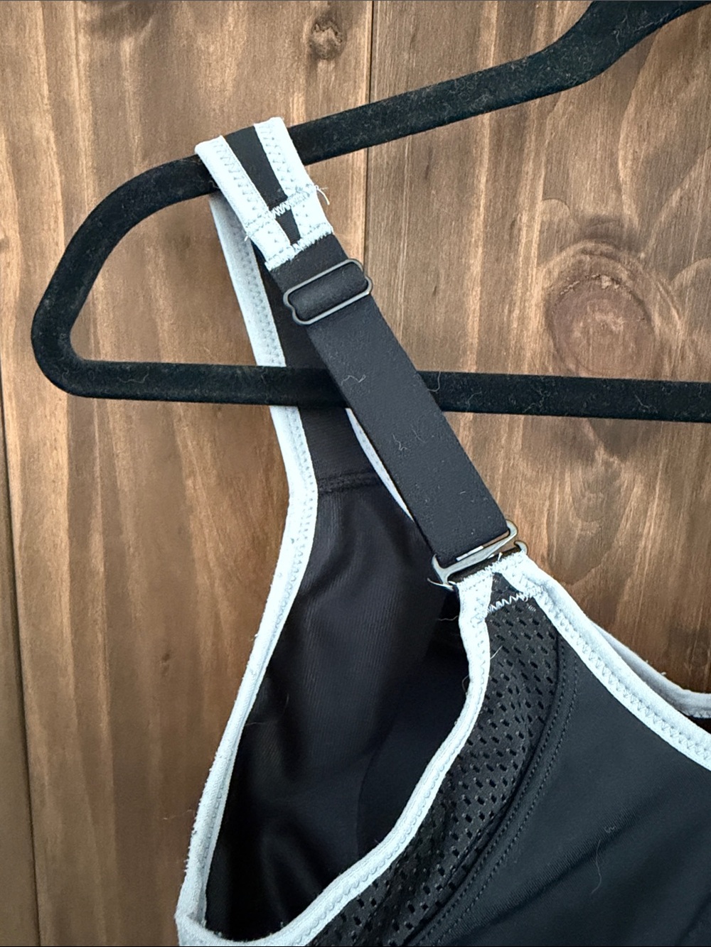 Wacoal Lindsey Sport Contour Underwire Bra - Picture 3 of 5